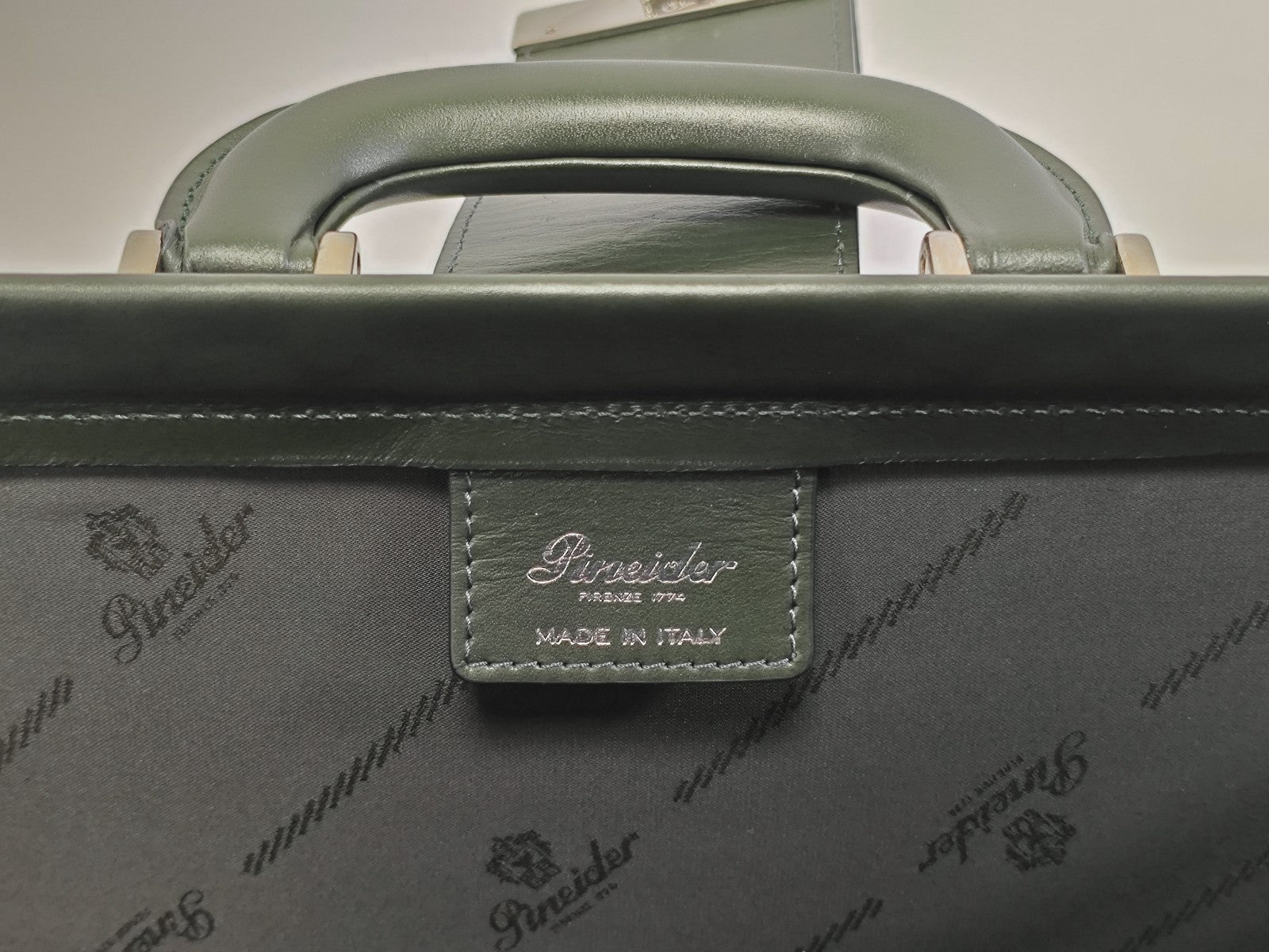 1520$ PINEIDER "Metro Smooth" Calf Diplomatic Briefcase Work Doctor Bag Green