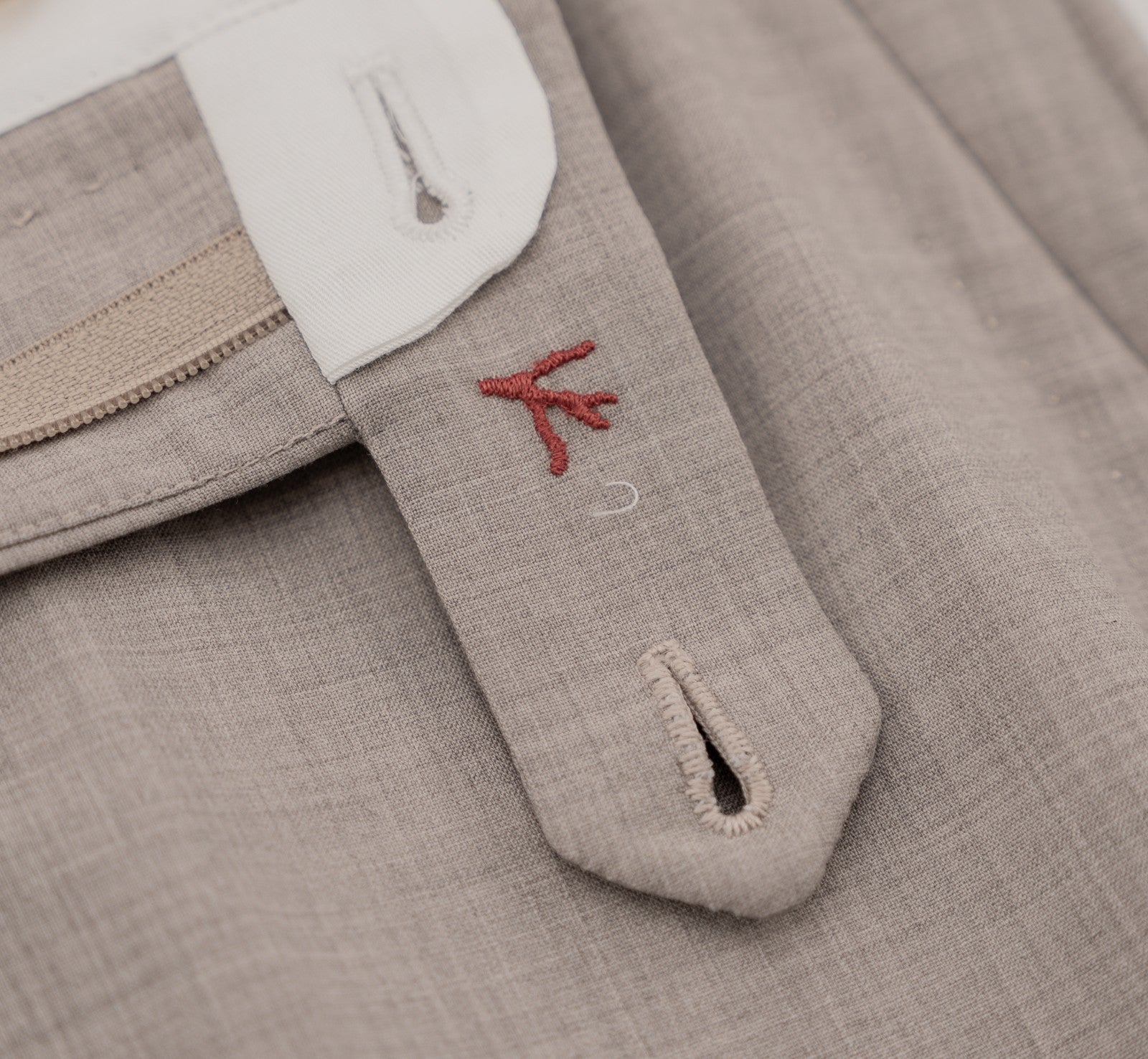 1550$ ISAIA Hand-Sewn Tapered Dress Pant Fine Wool Solid Beige 30 US / 46 EU 8R